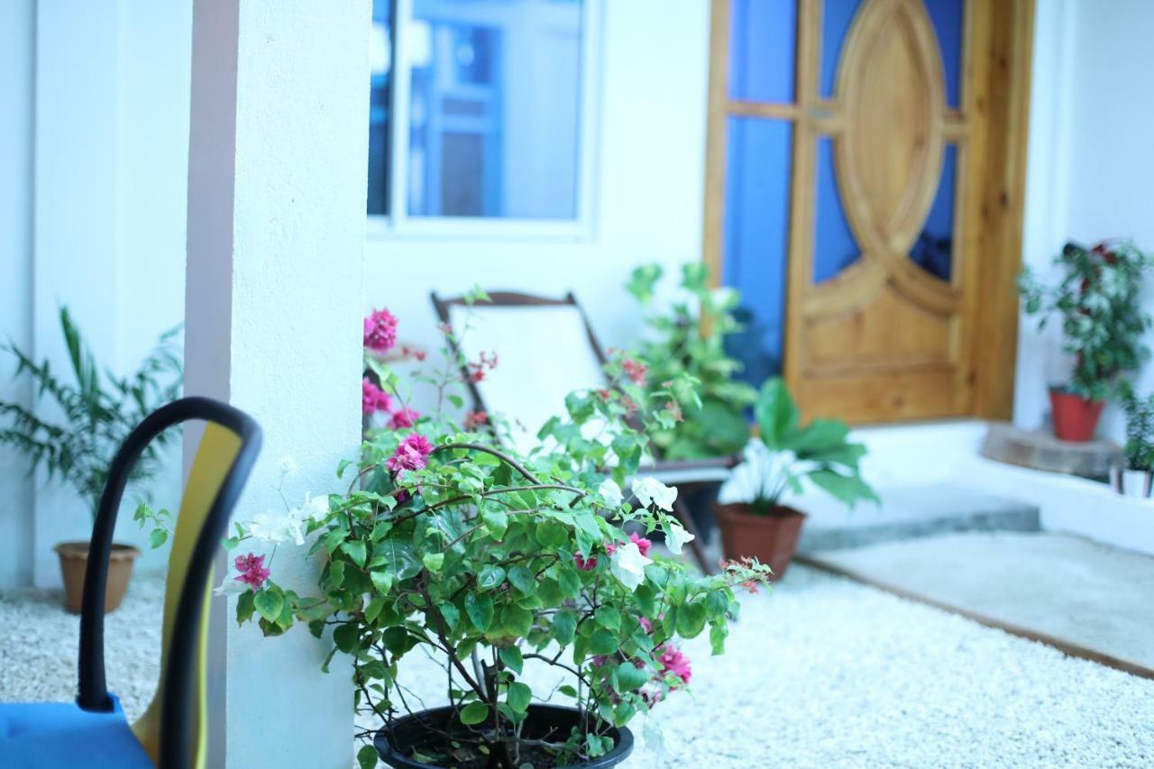 Moodhu Surf House Hotel Himmafushi Eksteriør billede
