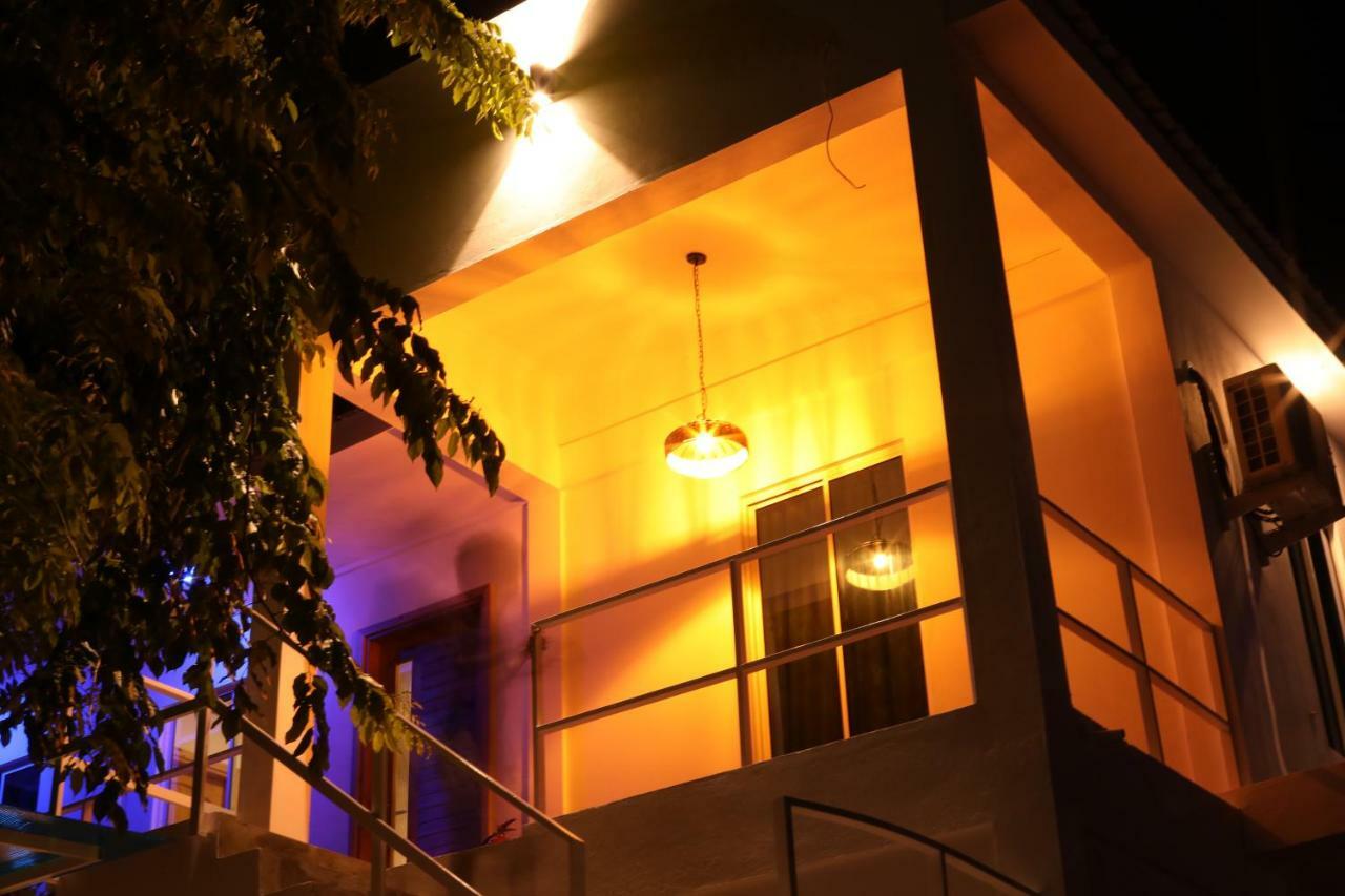 Moodhu Surf House Hotel Himmafushi Eksteriør billede